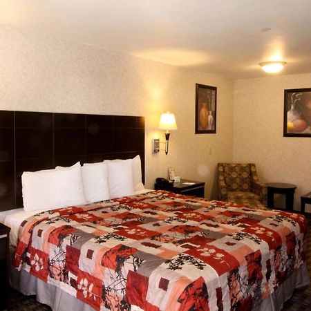 Sunburst Spa & Suites Motel Los Angeles Room photo